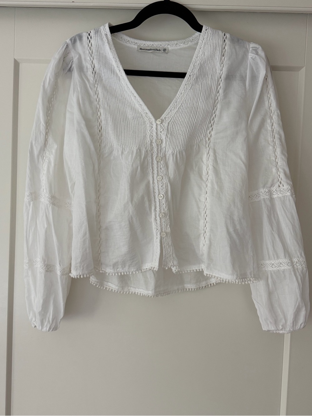 Abercrombie & Fitch White Cotton Pintuck Button Front Peasant Blouse